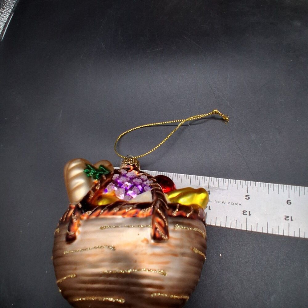 Vintage Unique Treasures Glass Picnic Basket Christmas Ornament Wine Bread Grape - Picture 5 of 5